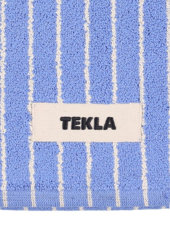 Tekla - Clear Blue Stripes浴室防滑垫