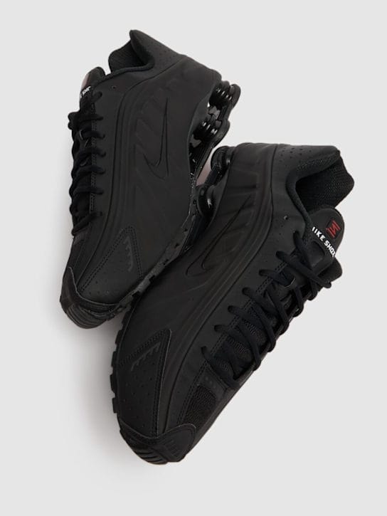 Nike: Nike Shox R4 Sneakers