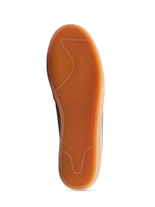 Nike: Low-top sneakers with flat sole