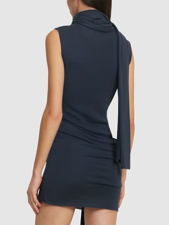 Aya Muse: Vestido corto en punto de seda con bufanda