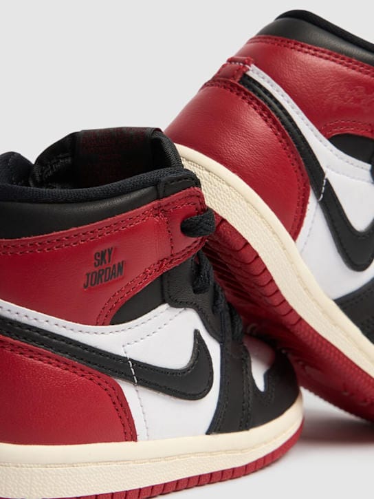 Jordan: Jordan 1 Retro High OG运动鞋