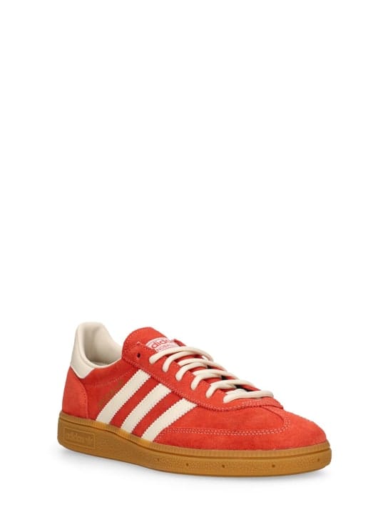 adidas Originals: Low-top sneakers with lace-up fastening
