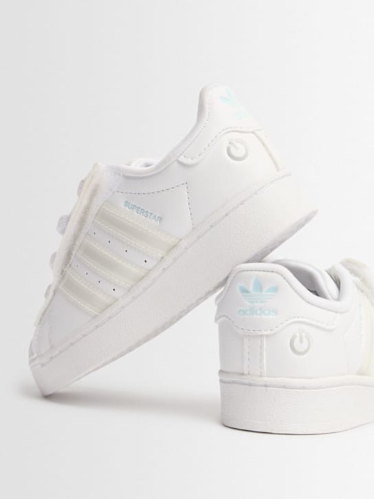 adidas Originals: 超级明星发光运动鞋