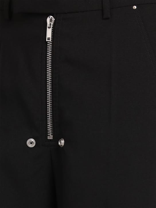 Rick Owens: 宽腿裤，前扣设计
