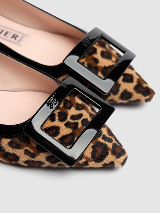 Roger Vivier: 装饰平底鞋