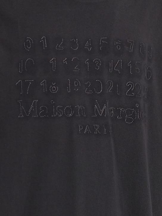 Maison Margiela: 带有浮雕印花的宽松T恤