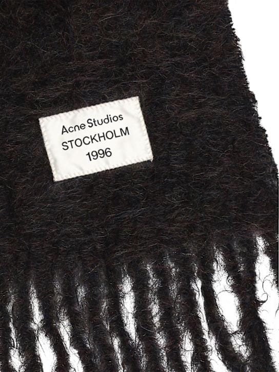 Acne Studios: 流苏围巾