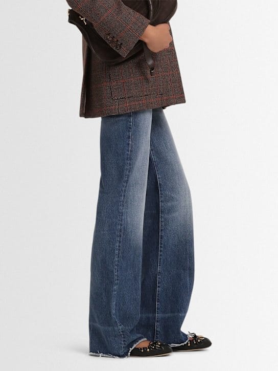 Chloé: 平底低鞋，带有装饰细节