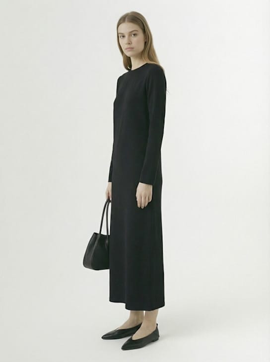 A.EMERY: Robe en satin avec découpe dos