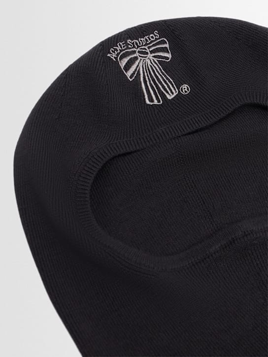 Acne Studios: 羊毛面具