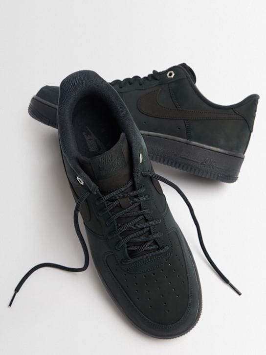 Nike: Low-top sneakers with thick sole