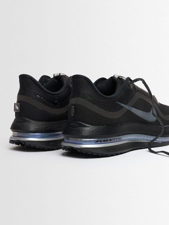 Nike: Low-top sneakers with thick sole