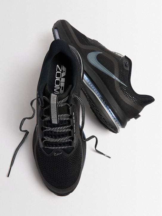Nike: Low-top sneakers with thick sole