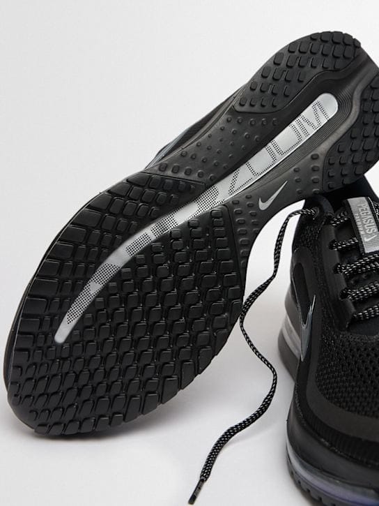 Nike: Low-top sneakers with thick sole