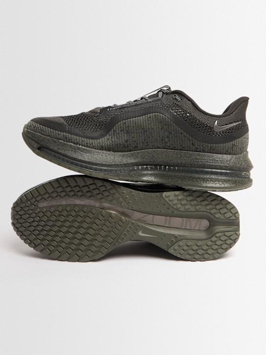 Nike: Low-top sneakers with chunky sole