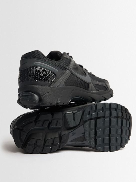 Nike: Low-top sneakers with chunky sole