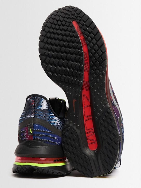 Nike: Low-top sneakers with chunky sole