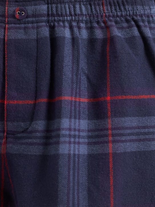 SKIMS: 格子图案上衣和裤子套装