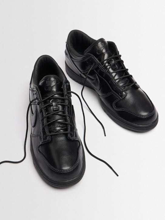 Nike: Low-top sneakers with lace-up fastening