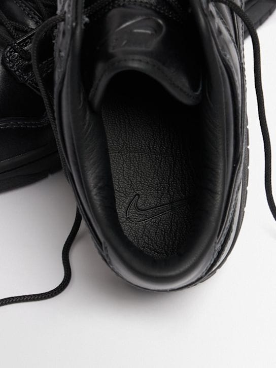 Nike: Low-top sneakers with lace-up fastening
