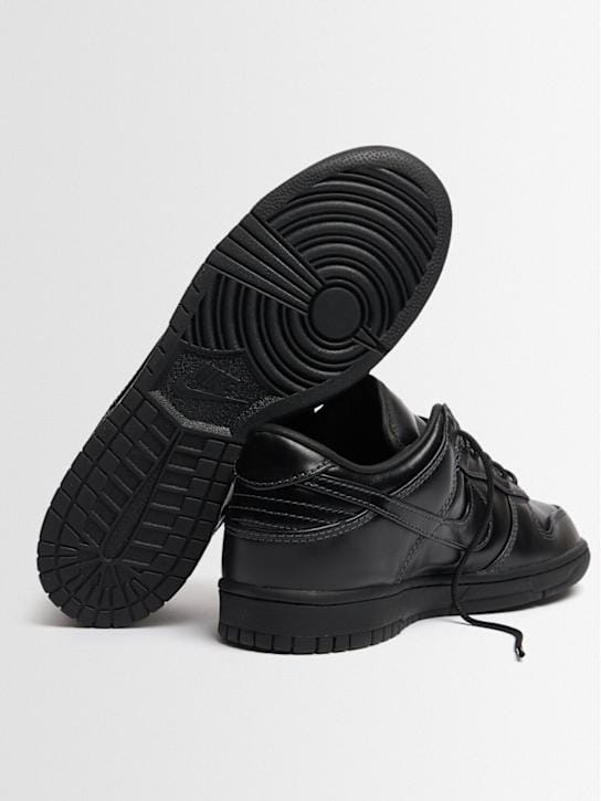 Nike: Low-top sneakers with lace-up fastening
