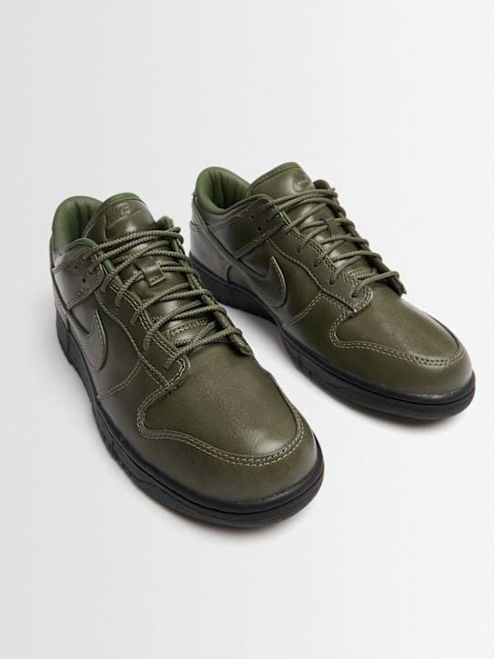 Nike: Low sneakers with lace-up fastening