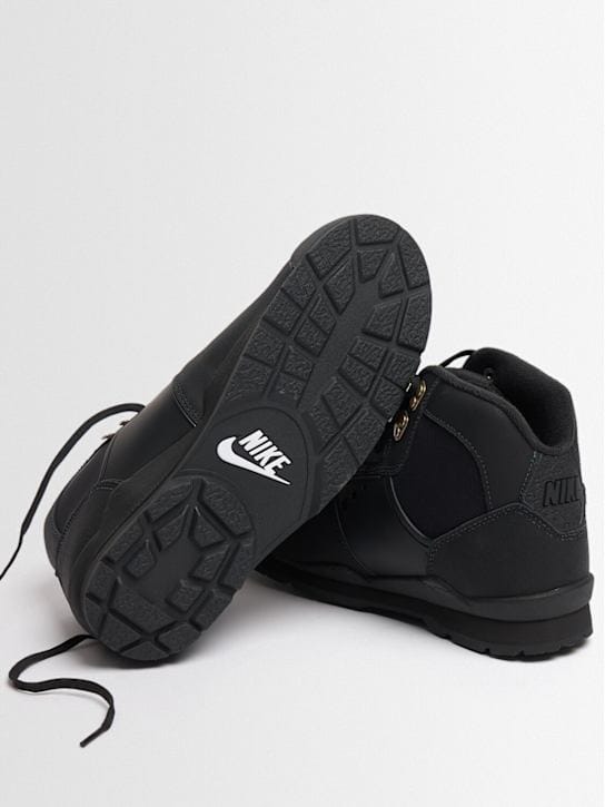 Nike: High-top Sneakers with Contrast Details