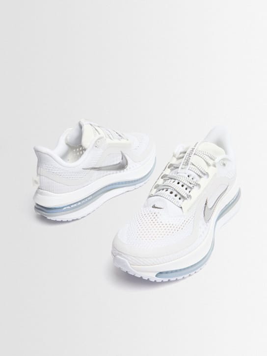 Nike: Pegasus Premium Sneakers