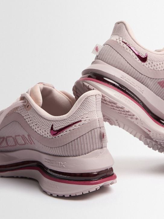 Nike: Pegasus Premium Sneakers