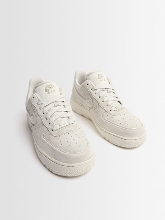 Nike: Air Force 1 '07 Sneakers