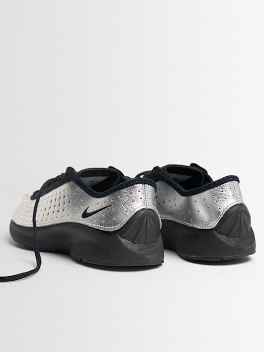 Nike: 飞马超轻运动鞋