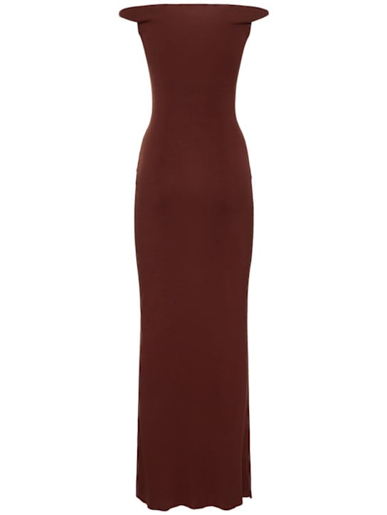 Aya Muse: Vestido largo de seda con hombros descubiertos