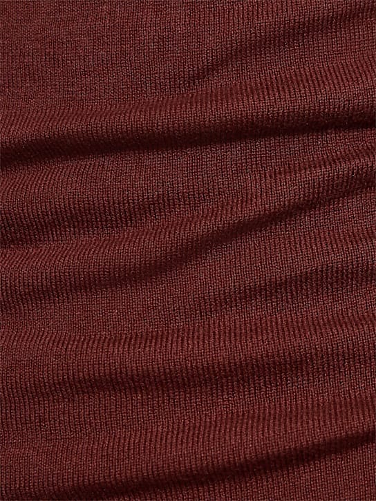 Aya Muse: Vestido largo de seda con hombros descubiertos