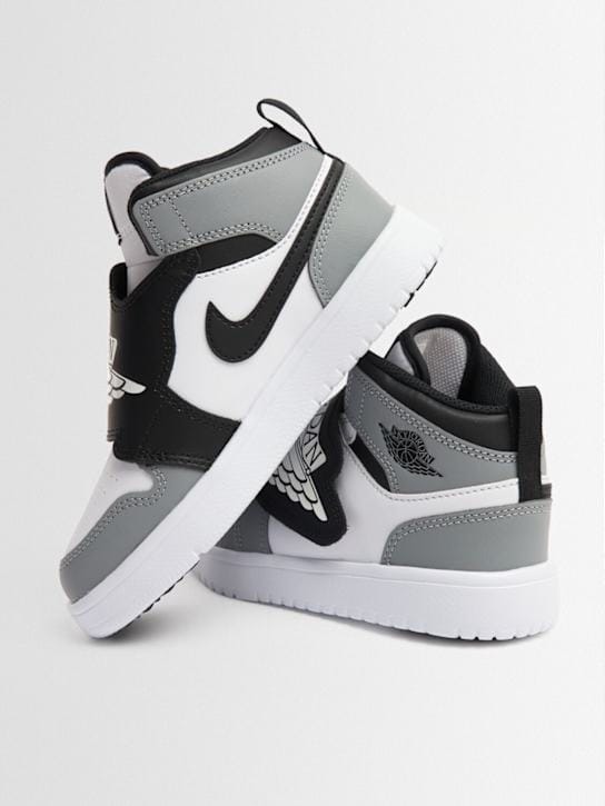 Jordan: 天空 Jordan 1 运动鞋