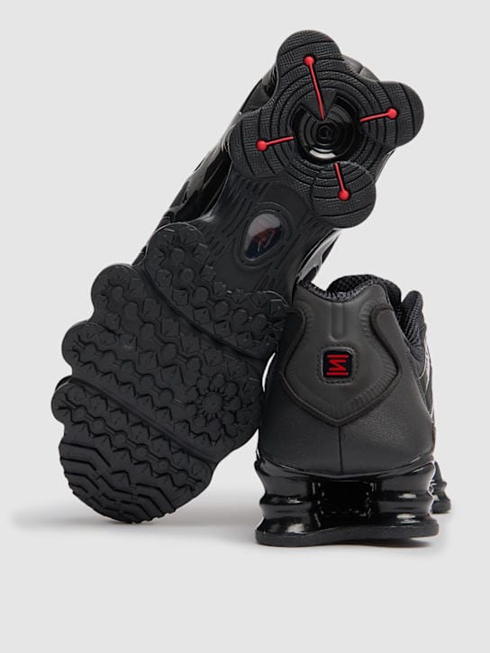 Nike: Sneakers Shox TL