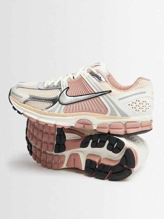 Nike: Zoom Vomero 5 运动鞋
