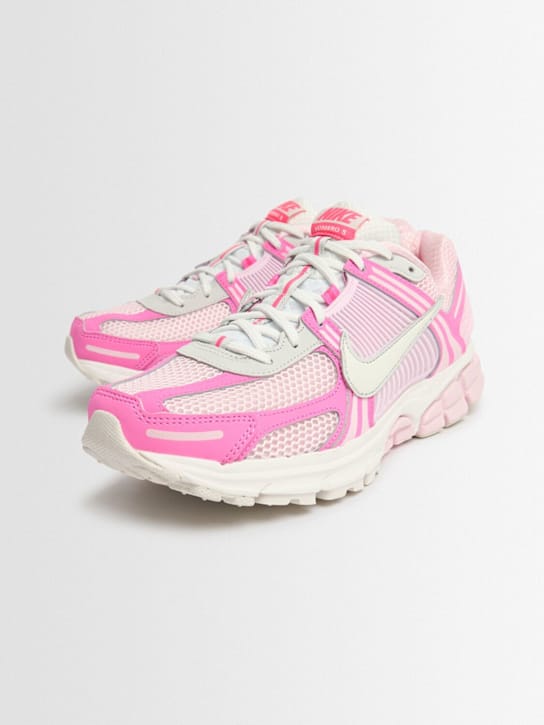 Nike: Zoom Vomero 5 运动鞋