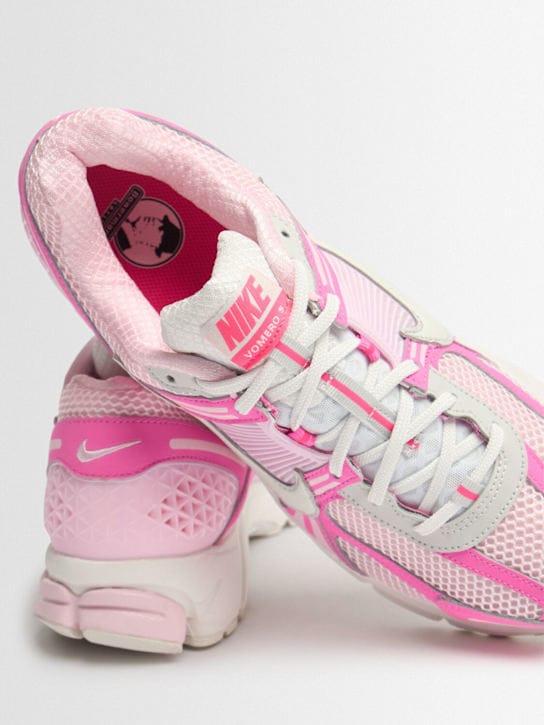 Nike: Zoom Vomero 5 运动鞋