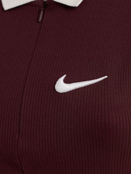 Nike: 领口上衣