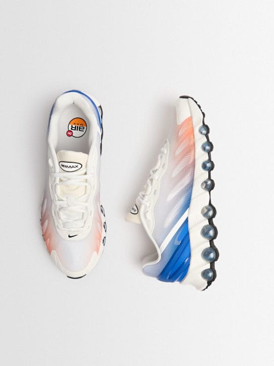 Nike: 低帮球鞋，厚底设计
