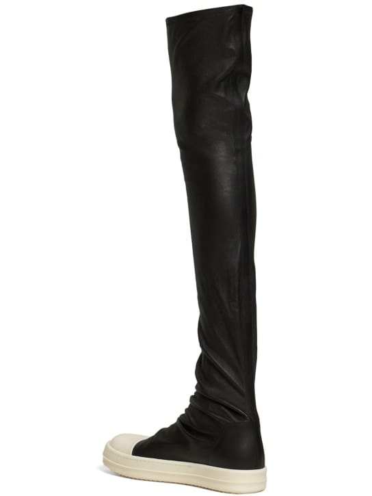 Rick Owens: 对比尖头的及膝靴