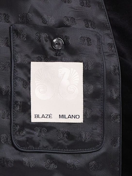 Blazé Milano: 带金色纽扣的短夹克