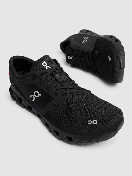 On: Sneakers Cloud x 4