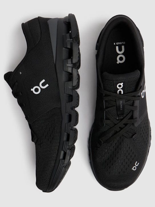 On: Sneakers Cloud x 4