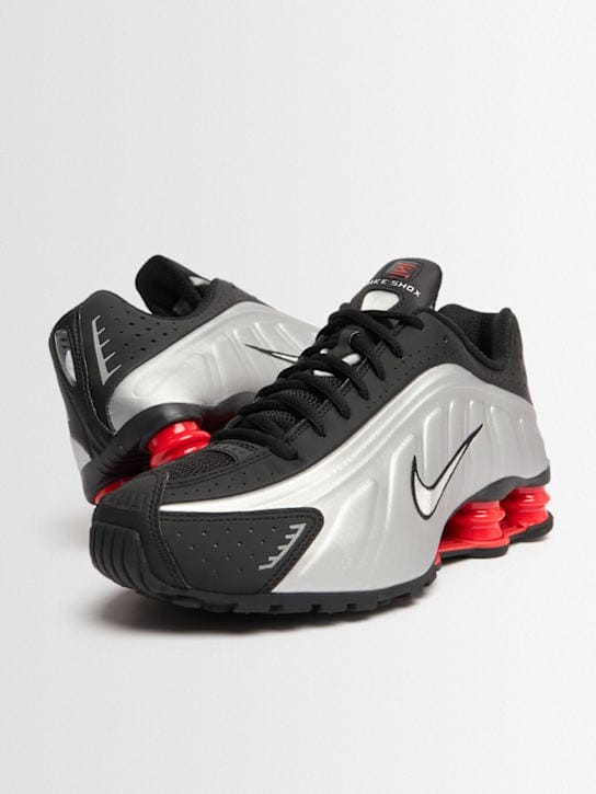 Nike - Shox R4 Sneakers