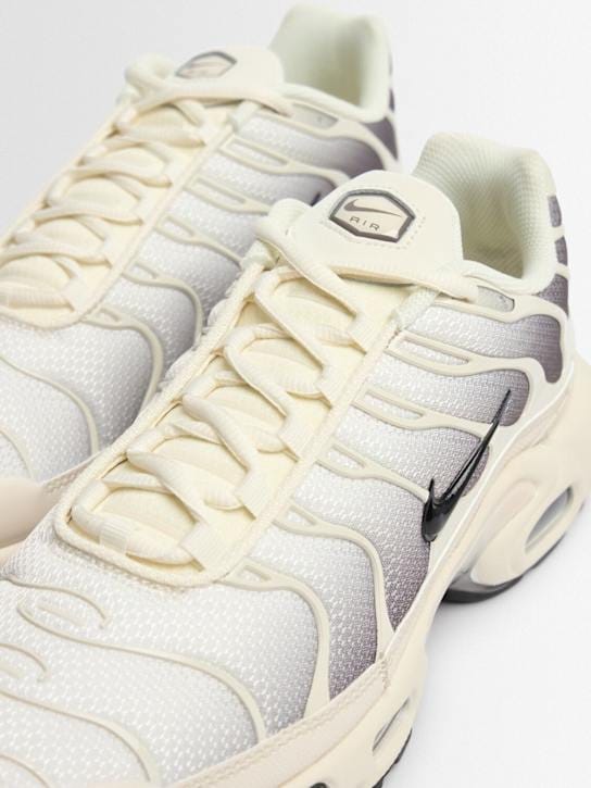 Nike: Low-top sneakers with chunky sole