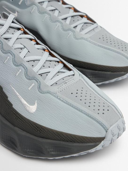 Nike: Low-top sneakers with chunky sole