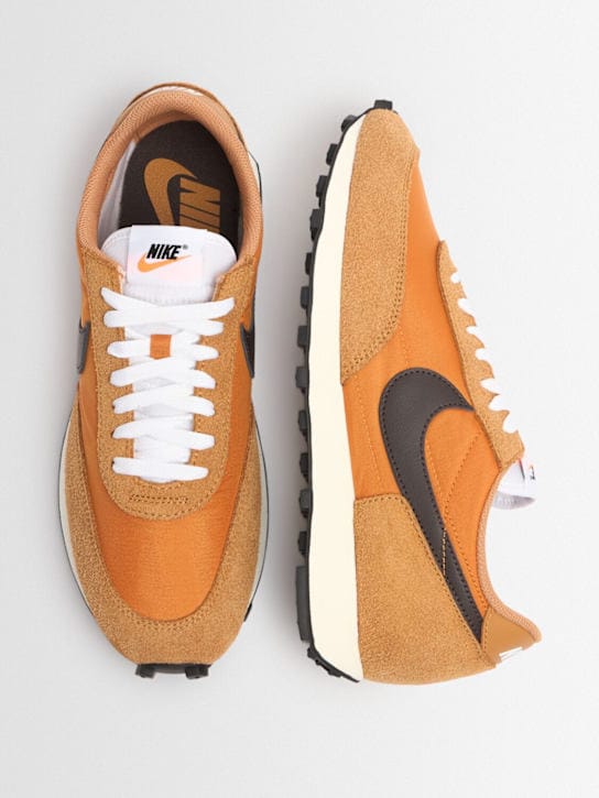 Nike - 低帮运动鞋，带系带设计