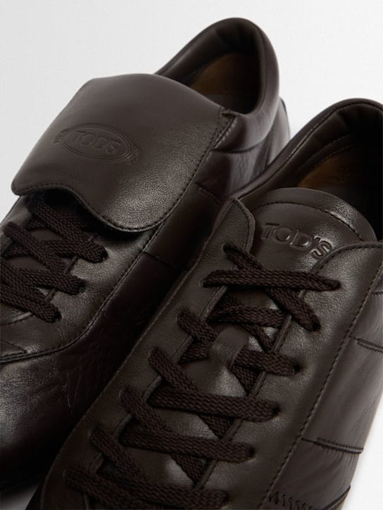 Tod's: 低筒运动鞋，带可见鞋舌