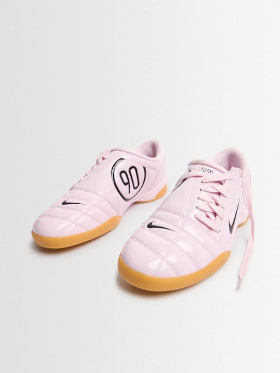 Nike: Low-top sneakers with lace-up closure